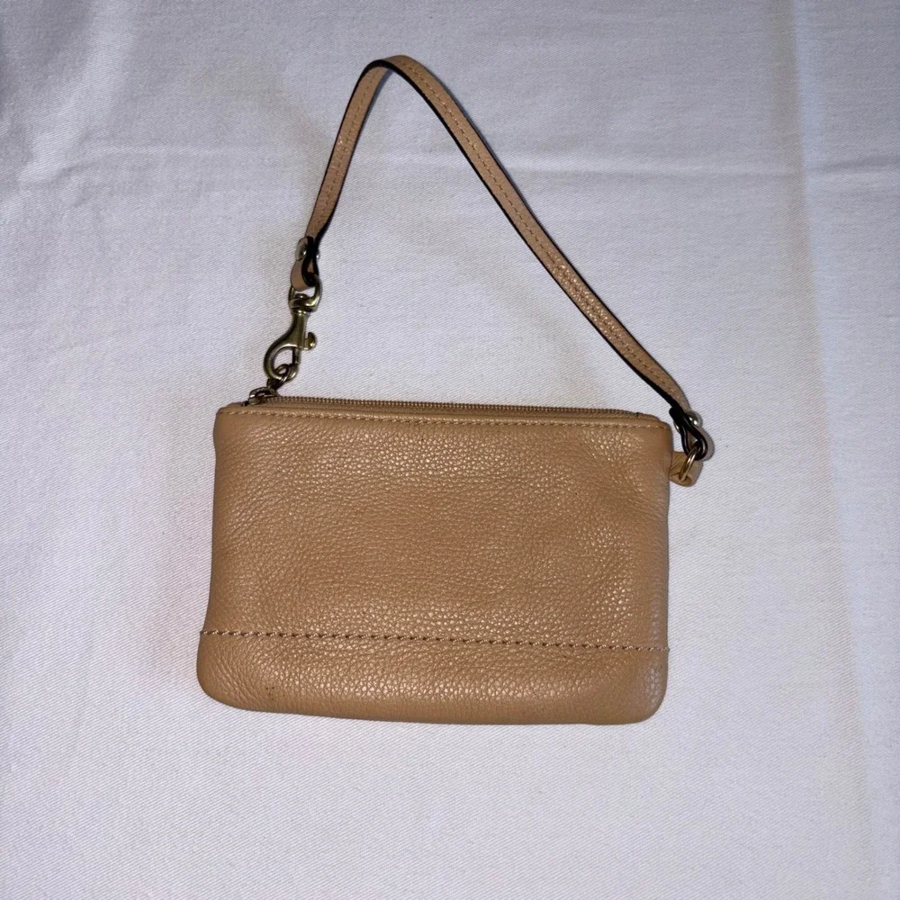 Coach Wristlet Pouch Tan Excellent Pebbled Leather Gold Logo Zip Top Small